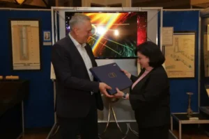 Уралкриомаш и Уралвагонзавод способствуют освоению Луны и развитию Роскосмоса uralkriomash i uralvagonzavod sposobstvuyut osvoeniyu luny i razvitiyu roskosmosa-lessontime-ru-0