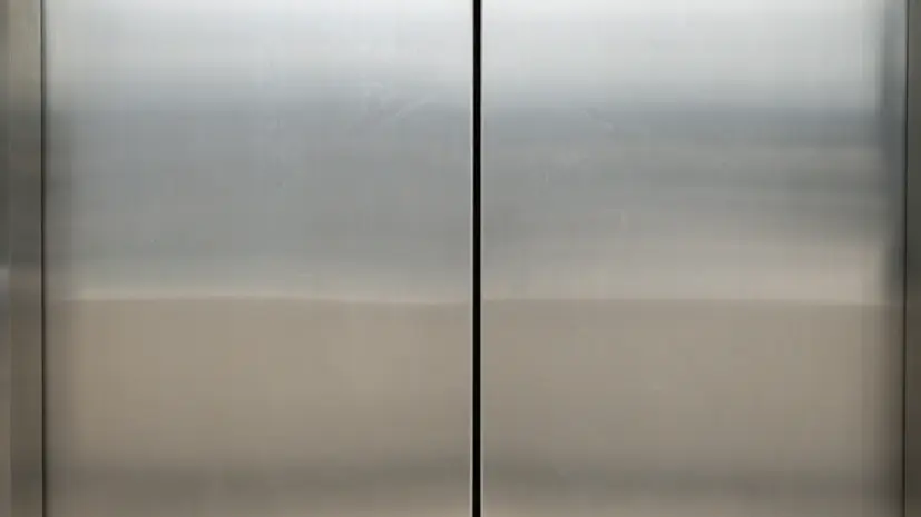 В Краснодаре проводят проверку по факту падения лифта в многоэтажке