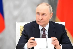 Владимир Путин утвердил новый закон о статусе ветерана СВО и выплатах vladimir putin utverdil novyj zakon o statuse veterana svo i vyplatah-lessontime-ru-0