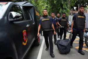 Полиция Джакарты оперативно реагирует на взрыв в школьной мечети, спасая пострадавших policziya dzhakarty operativno reagiruet na vzryv v shkolnoj mecheti spasaya postradavshih-lessontime-ru-0