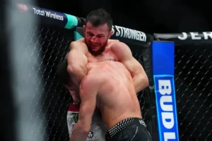 Петр Ян и Мераб Двалишвили провели героический бой с медицинской помощью petr yan i merab dvalishvili proveli geroicheskij boj s mediczinskoj pomoshhyu-lessontime-ru-0