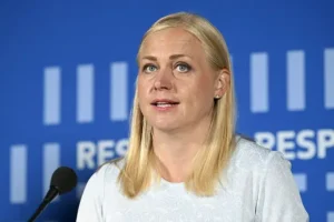 Йоханнес Юрттиахо бросает вызов Элине Валтонен по поводу истории МИД Финляндии johannes yurttiaho brosaet vyzov eline valtonen po povodu istorii mid finlyandii-lessontime-ru-0