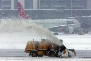 В международном аэропорту Миннеаполиса произошел инцидент с снегоуборочной машиной v mezhdunarodnom aeroportu minneapolisa proizoshel inczident s snegouborochnoj mashinoj-lessontime-ru-0