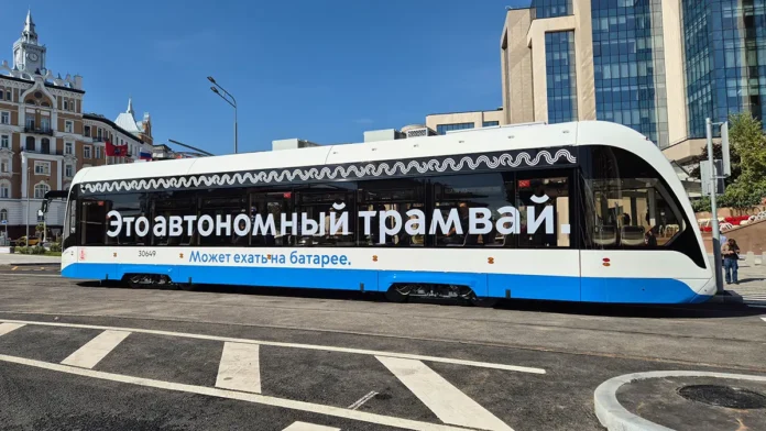 deptrans i likbutov podvodyat itogi uspeshnyh pervyh treh mesyaczev bespilotnogo tramvaya v moskve-lessontime-ru-0
