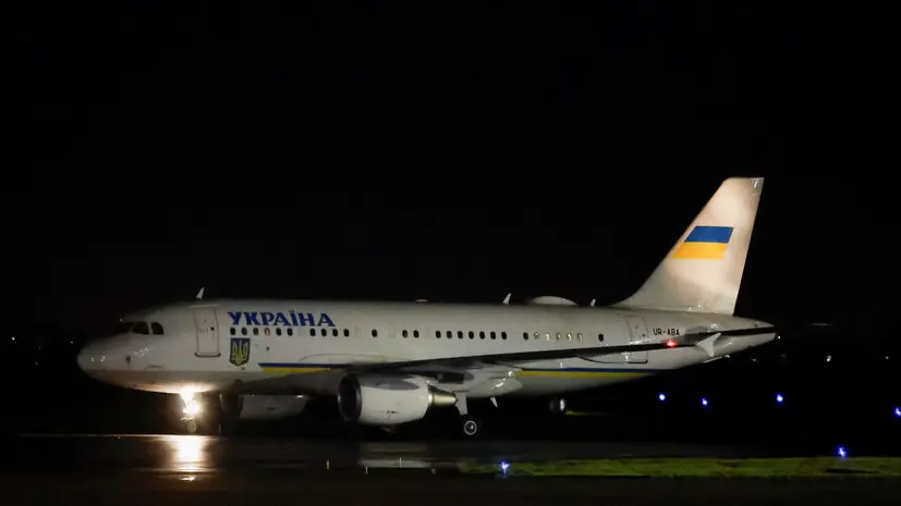 В Киеве подтвердили появление неизвестных дронов у самолёта Зеленского