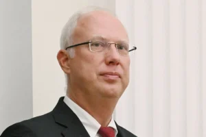 Кирилл Дмитриев и Дональд Трамп выражают оптимизм в борьбе за правдивые медиа kirill dmitriev i donald tramp vyrazhayut optimizm v borbe za pravdivye media-lessontime-ru-0