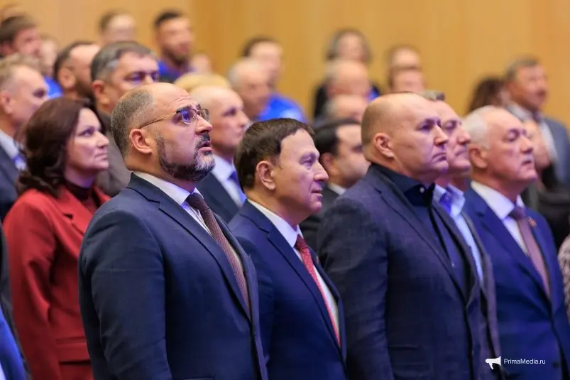 Глава Владивостока Константин Шестаков вступил в "Единую Россию " Яна Гайдук. ИА PrimaMedia