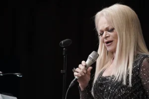 Лариса Долина и Полина Лурье обсудили оптимистичный исход квартирного вопроса в Хамовниках larisa dolina i polina lure obsudili optimistichnyj ishod kvartirnogo voprosa v hamovnikah-lessontime-ru-0