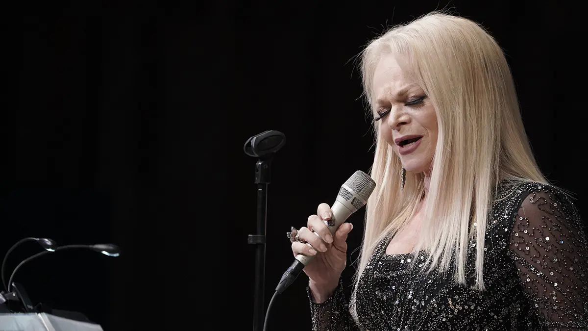 Решение суда по делу Долиной: должна ли артистка немедленно покинуть квартиру Лурье — мнение юриста Кваши