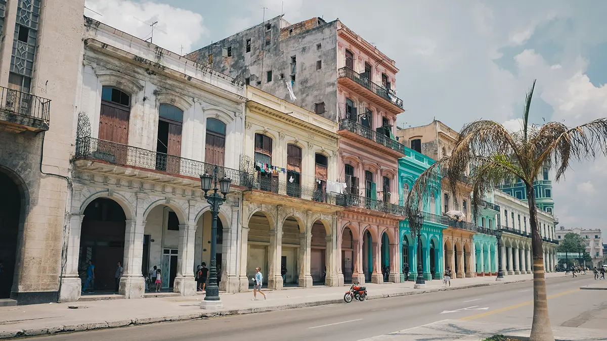 СМИ: Туристов из России отправили на Кубу вместо Венесуэлы