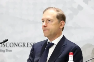 denis manturov rasskazal o vyvode rossijskogo oruzhiya pobedy na 300 kilometrov-lessontime-ru-0