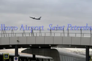 Пулково приостанавливает работу рейсов из-за угрозы беспилотников, пассажирам помогают pulkovo priostanavlivaet rabotu rejsov izza ugrozy bespilotnikov passazhiram pomogayut-lessontime-ru-0