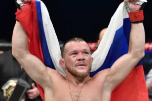 Пётр Ян о победе над Мерабом Двалишвили и значении российского флага в UFC pyotr yan o pobede nad merabom dvalishvili i znachenii rossijskogo flaga v -lessontime-ru-0