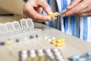 Роман Козлов из Минздрава России объяснил, почему опасно назначать себе антибиотики roman kozlov iz minzdrava rossii obyasnil pochemu opasno naznachat sebe antibiotiki-lessontime-ru-0