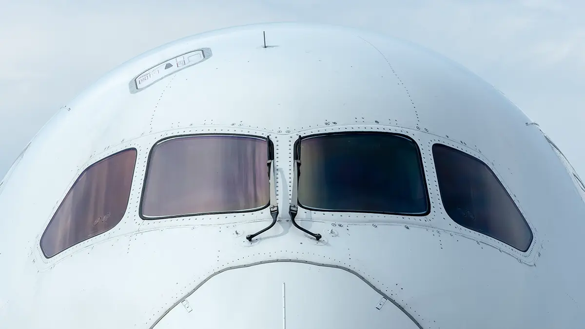 Сильный ветер в Финляндии сдул два самолета в сугроб