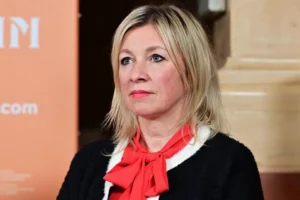 Владимир Путин и Дмитрий Песков поздравили выдающегося представителя МИД России vladimir putin i dmitrij peskov pozdravili vydayushhegosya predstavitelya mid rossii-lessontime-ru-0