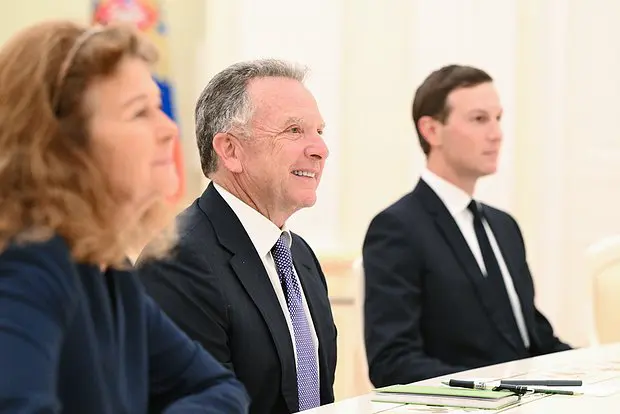 Стивен Уиткофф (в центре) и Джаред Кушнер во время встречи с Владимиром Путиным.