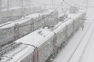 Как в Новый год снегопады в Краснодарском крае задержали поезда и рейсы kak v novyj god snegopady v krasnodarskom krae zaderzhali poezda i rejsy-lessontime-ru-0