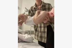 Многодетная мать защищает детей после ротавируса и кори в Инфекционной больнице №1 mnogodetnaya mat zashhishhaet detej posle rotavirusa i kori v infekczionnoj bolnicze 1-lessontime-ru-0