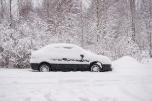 Как водителю во Владивостоке безопасно откопать автомобиль из снега по советам МЧС kak voditelyu vo vladivostoke bezopasno otkopat avtomobil iz snega po sovetam mchs-lessontime-ru-0
