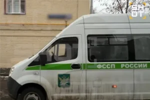 Судебные приставы с Полиной Лурье меняют жизнь Ларисы Долиной sudebnye pristavy s polinoj lure menyayut zhizn larisy dolinoj-lessontime-ru-0