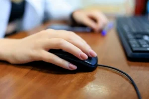 Полиция Приморья ищет обманувшего ребенка злоумышленника policziya primorya ishhet obmanuvshego rebenka zloumyshlennika-lessontime-ru-0