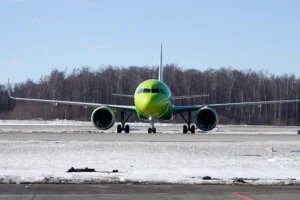 Аэропорты Москвы продолжают работу при метели и минимальных задержках aeroporty moskvy prodolzhayut rabotu pri meteli i minimalnyh zaderzhkah-lessontime-ru-0