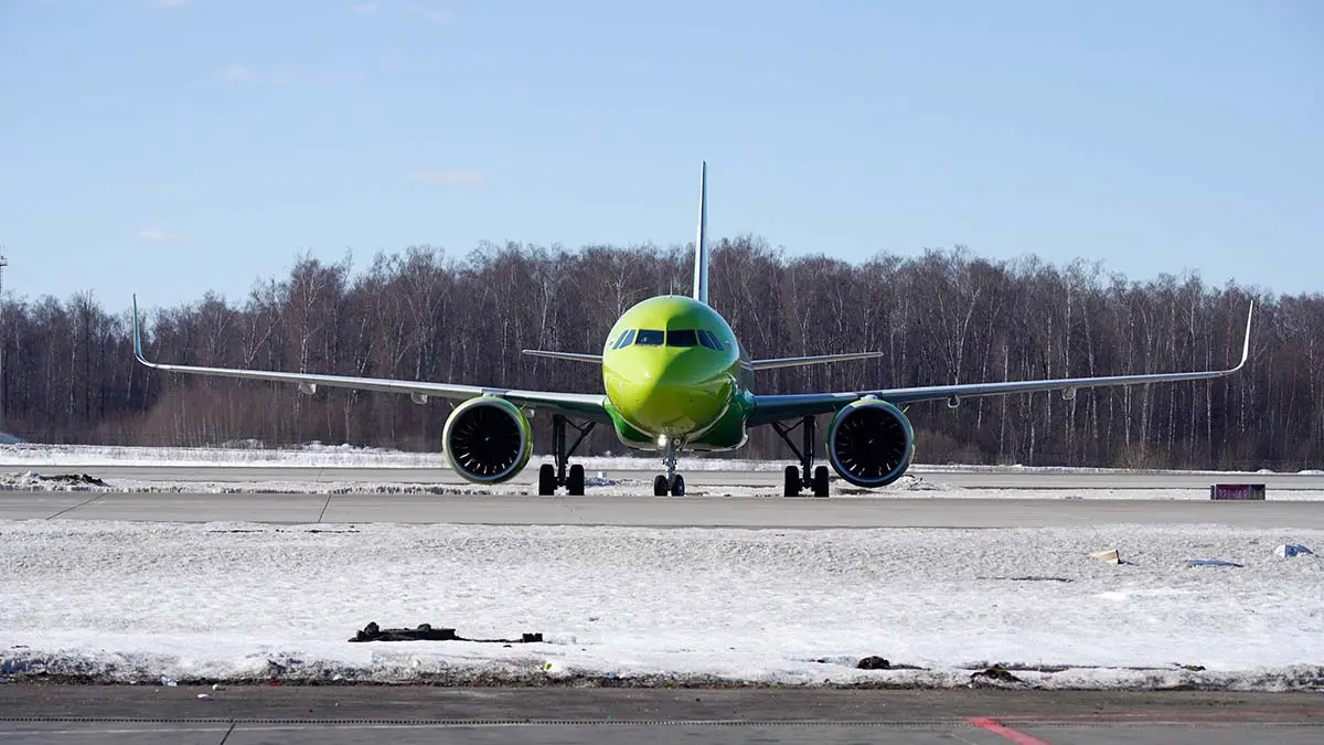 Более 300 рейсов задержали или отменили в столичных аэропортах из-за метели