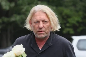 Александр Олейников ушел из жизни, его похоронили на Троекуровском кладбище aleksandr olejnikov ushel iz zhizni ego pohoronili na troekurovskom kladbishhe-lessontime-ru-0