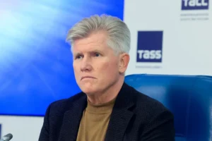 Дмитрий Васильев и Амаяк Акопян о достойной Президентской пенсии dmitrij vasilev i amayak akopyan o dostojnoj prezidentskoj pensii-lessontime-ru-0