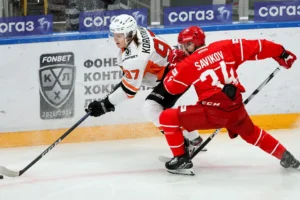 КХЛ обмен Спартак усилился Игнатом Коротких, Амур получил Воробьева khl obmen spartak usililsya ignatom korotkih amur poluchil vorobeva-lessontime-ru-0