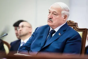 Лукашенко и Горлов обсуждают успехи сельского хозяйства и Минска lukashenko i gorlov obsuzhdayut uspehi selskogo hozyajstva i minska-lessontime-ru-0