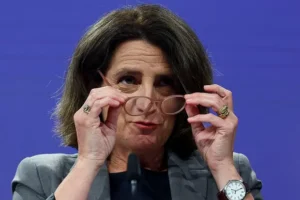 ЕС и Еврокомиссия обсудили сотрудничество с США по Гренландии es i evrokomissiya obsudili sotrudnichestvo s ssha po grenlandii-lessontime-ru-0