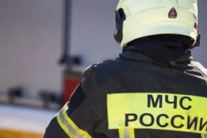 МЧС России успешно ликвидирует пожар в жилом доме Москвы, все спасены mchs rossii uspeshno likvidiruet pozhar v zhilom dome moskvy vse spaseny-lessontime-ru-0