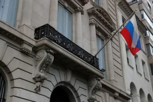 Генконсульство РФ в Нью-Йорке предотвратило инцидент с нарушителем genkonsulstvo rf v nyujorke predotvratilo inczident s narushitelem-lessontime-ru-0