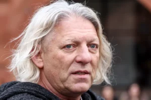 Олейников прощается с «Менделеевым» и Троекуровским кладбищем olejnikov proshhaetsya s mendeleevym i troekurovskim kladbishhem-lessontime-ru-0