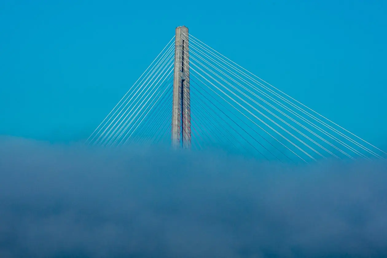 Мост на остров Русский в тумане Мария Смитюк, ИА PrimaMedia