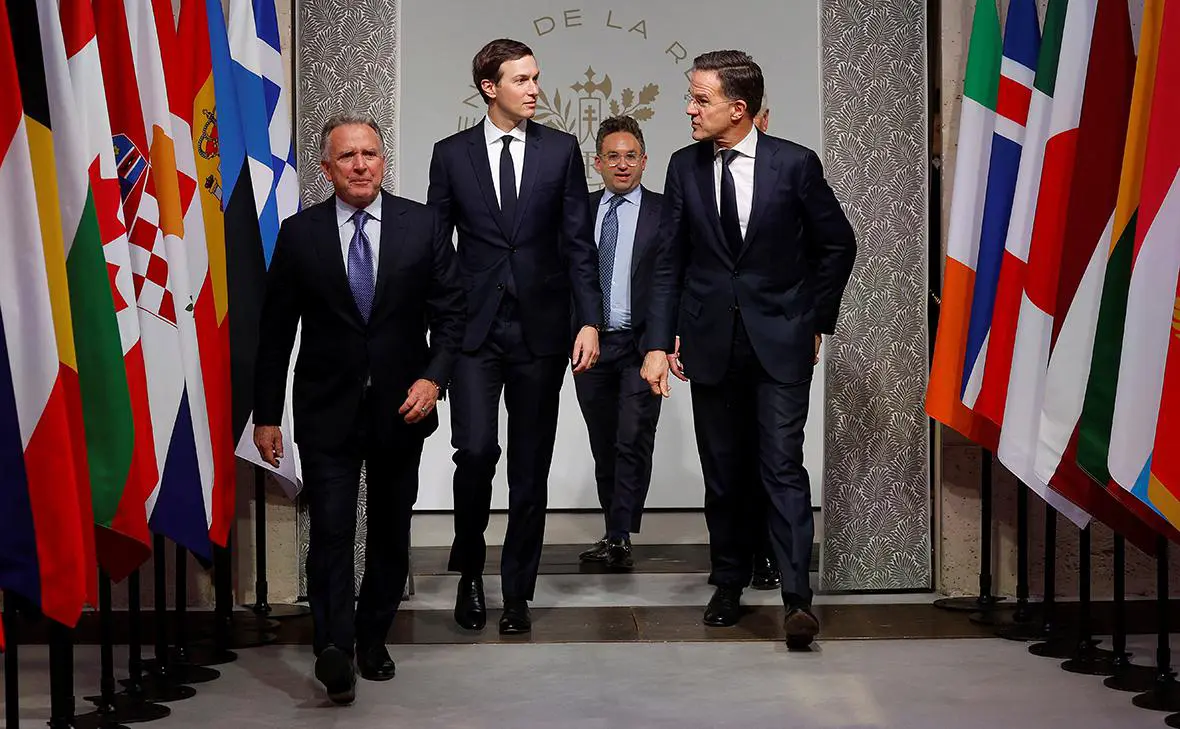 Джаред Кушнер, Стив Виткофф и Марк Рютте (справа) на саммите Коалиции желающих (Yoan Valat / Reuters)