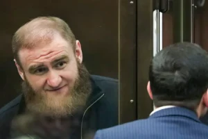 Рауф Арашуков получил 10 лет колонии и пожизненное от Ленинского суда rauf arashukov poluchil 10 let kolonii i pozhiznennoe ot leninskogo suda-lessontime-ru-0