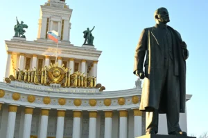 russkij muzej priglashaet na ekskursii k vasiliyu yakovlevu i seroovu na vdnh-lessontime-ru-0