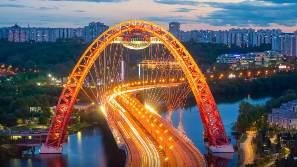 Собянин: Более 26 тысяч приборов наружного освещения установят в этом году