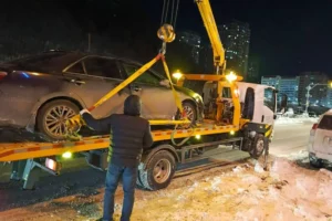 Владивосток активно убирает снег, эвакуируя авто с СГТ и ГАИ vladivostok aktivno ubiraet sneg evakuiruya avto s sgt i gai-lessontime-ru-0