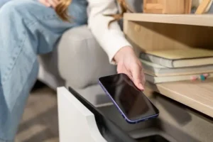 Как для Android и iPhone обеспечить цифровую безопасность kak dlya i obespechit czifrovuyu bezopasnost-lessontime-ru-0