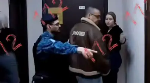 Гуф прибыл на судебное заседание по делу о грабеже в куртке с надписью «Россия»