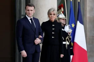 Флориан Филиппо прокомментировал Макрона и его жену Брижит florian filippo prokommentiroval makrona i ego zhenu brizhit-lessontime-ru-0