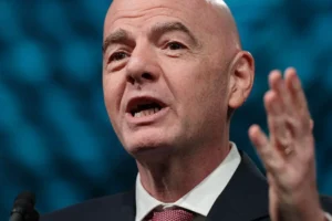 Инфантино бросает России спасательный круг! ФИФА пересмотрит запрет? infantino brosaet rossii spasatelnyj krug fifa peresmotrit zapret-lessontime-ru-0