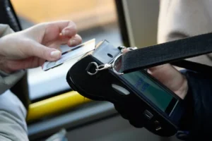 Москва рассмотрит конфликт пассажира и контролера в трамвае moskva rassmotrit konflikt passazhira i kontrolera v tramvae-lessontime-ru-0