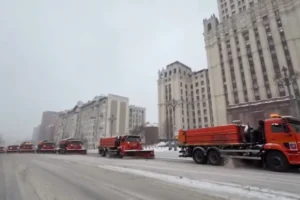 Петр Бирюков оценил работу служб Москвы по уборке снега petr biryukov oczenil rabotu sluzhb moskvy po uborke snega-lessontime-ru-0