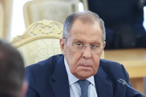 Россия, Украина, США: напряжённый диалог в Абу-Даби rossiya ukraina ssha napryazhyonnyj dialog v abudabi-lessontime-ru-0