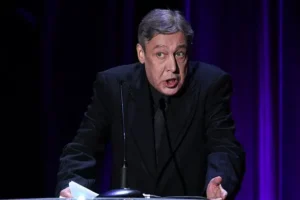 Спектакль «Без свидетелей» с Михаилом Ефремовым собрал аншлаг spektakl bez svidetelej s mihailom efremovym sobral anshlag-lessontime-ru-0